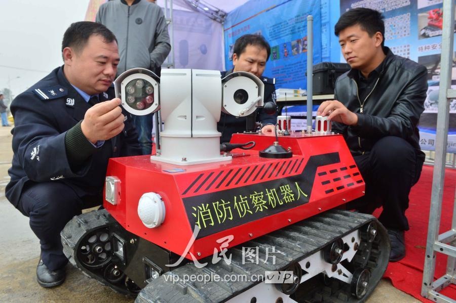 北京凌天攜消防滅火機器人、偵查機器人助力人全國危化品應急救援